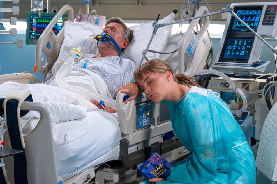 Lisa Schroth (Louise Sophie Arnold, 25, r.) bleibt sogar über Nacht im Krankenhaus.