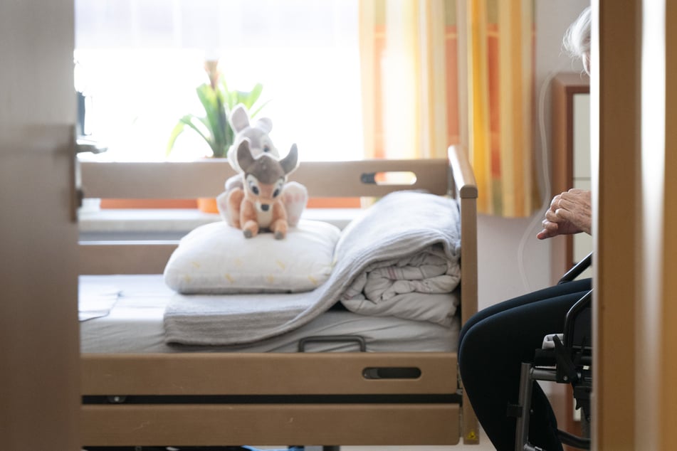 Frühstück mit Überraschung: Betrunkener US-Soldat in Unterhose verirrt sich ins Altenheim