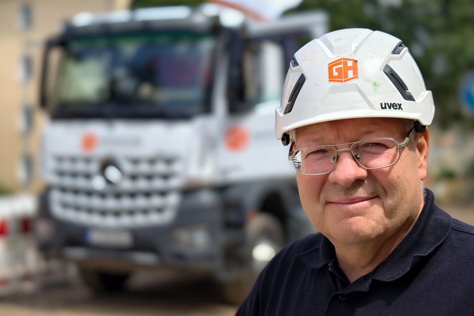 Polier Andreas Frank (59) ist täglich auf der Baustelle an der Dürerstraße im Einsatz.