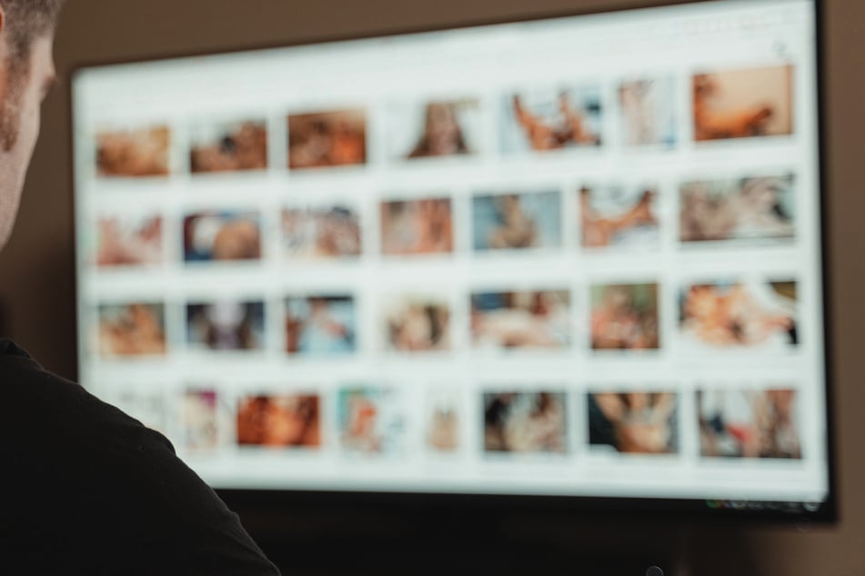 Insgesamt 4,9 Millionen Bild- und Videodateien fanden die Polizisten bislang auf den sichergestellten Datenträgern. (Symbolbild)