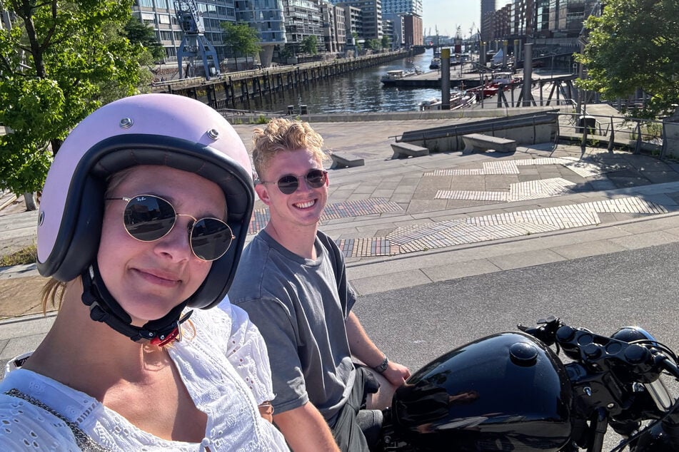 Marie (25) und Alex (27) sind leidenschaftlich gerne mit dem Motorrad unterwegs gewesen. Am 22. Juni kam es dann zu dem schweren Unfall.
