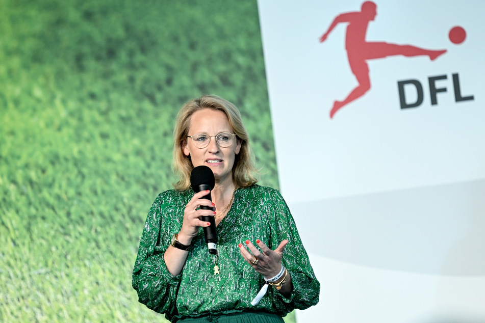DFL-Chefin Donata Hopfen (46) kann sich eine Anpassung der Bundesliga-Anstoßzeiten durchaus vorstellen.