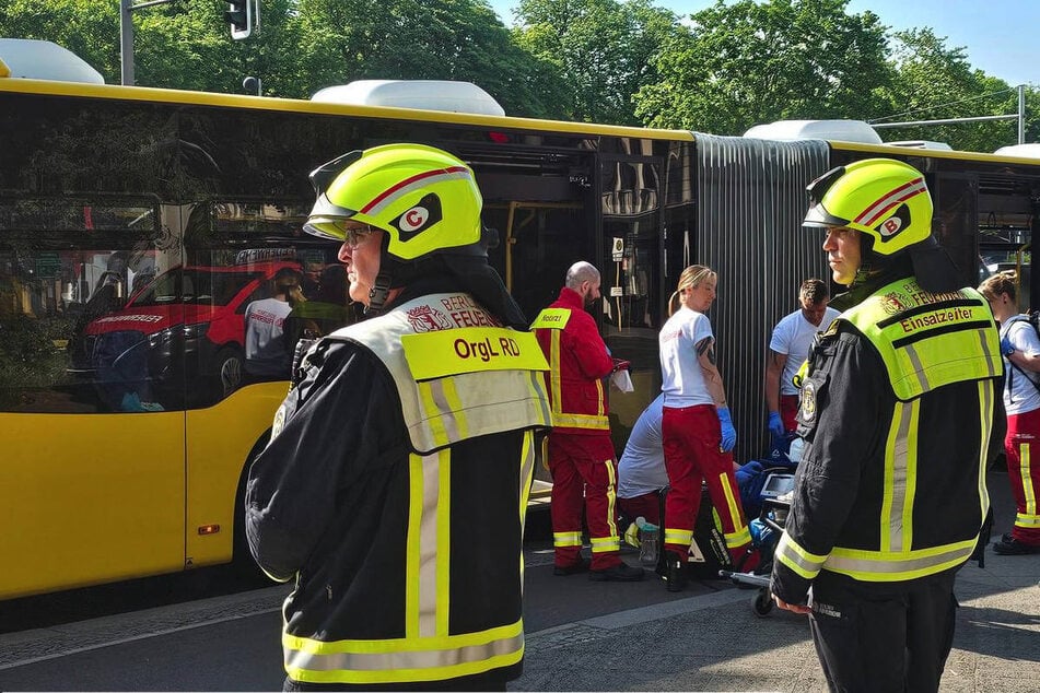 Busunfall in Spandau: Acht Verletzte nach Vollbremsung