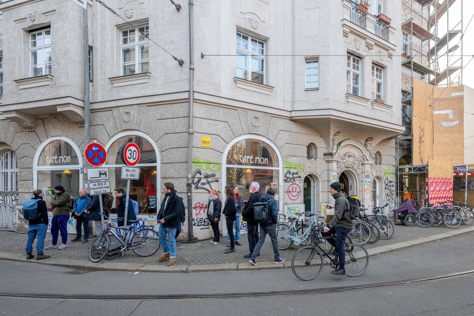 Im Café Moh trafen sich die beiden Wegbegleiter.