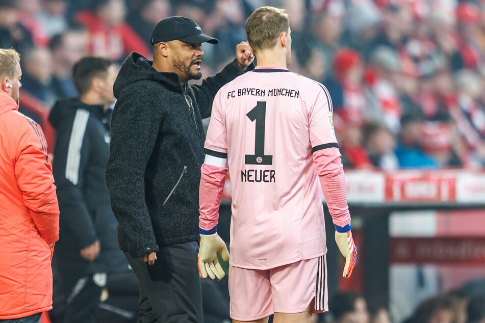 Vincent Kompany (40) hält große Stücke auf Torwart Manuel Neuer (40).