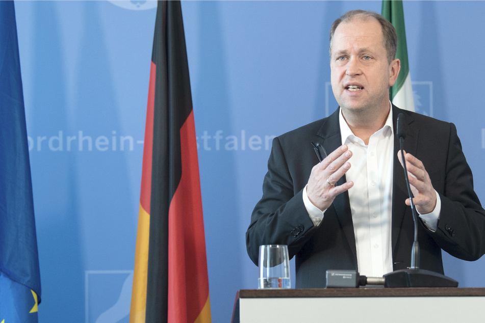 Mehr Flüchtlinge in NRW: Minister Stamp will strikt gegen Straftäter vorgehen