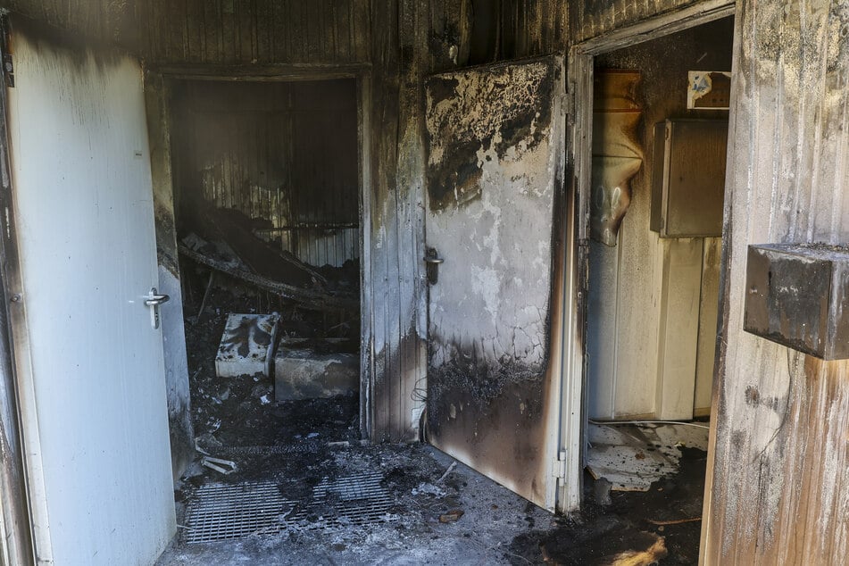 Das Stellwerk wurde durch das Feuer komplett zerstört.
