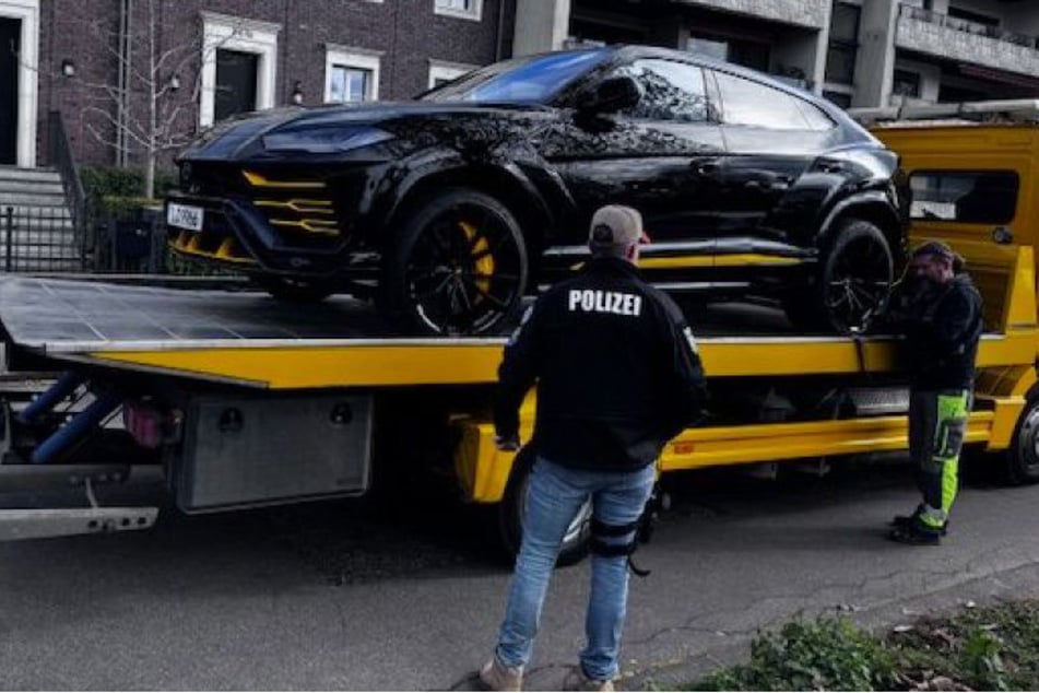 Auch ein Auto wurde von den Behörden sichergestellt.