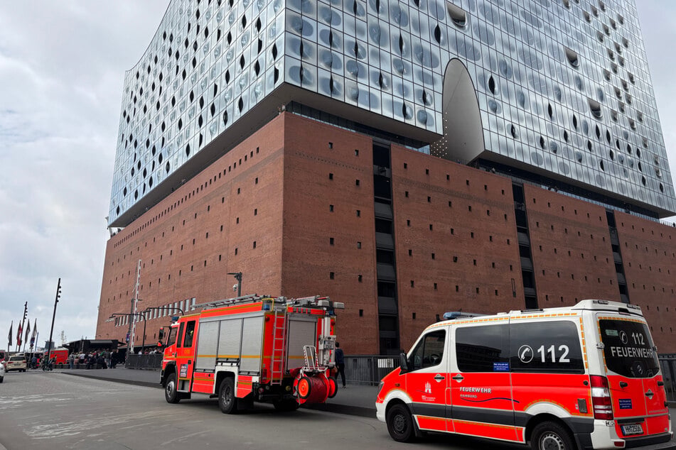 An der Hamburger Elbphilharmonie läuft derzeit ein Großeinsatz.