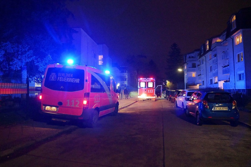 Die Feuerwehr wurde am Samstagabend nach Berlin-Lankwitz alarmiert.