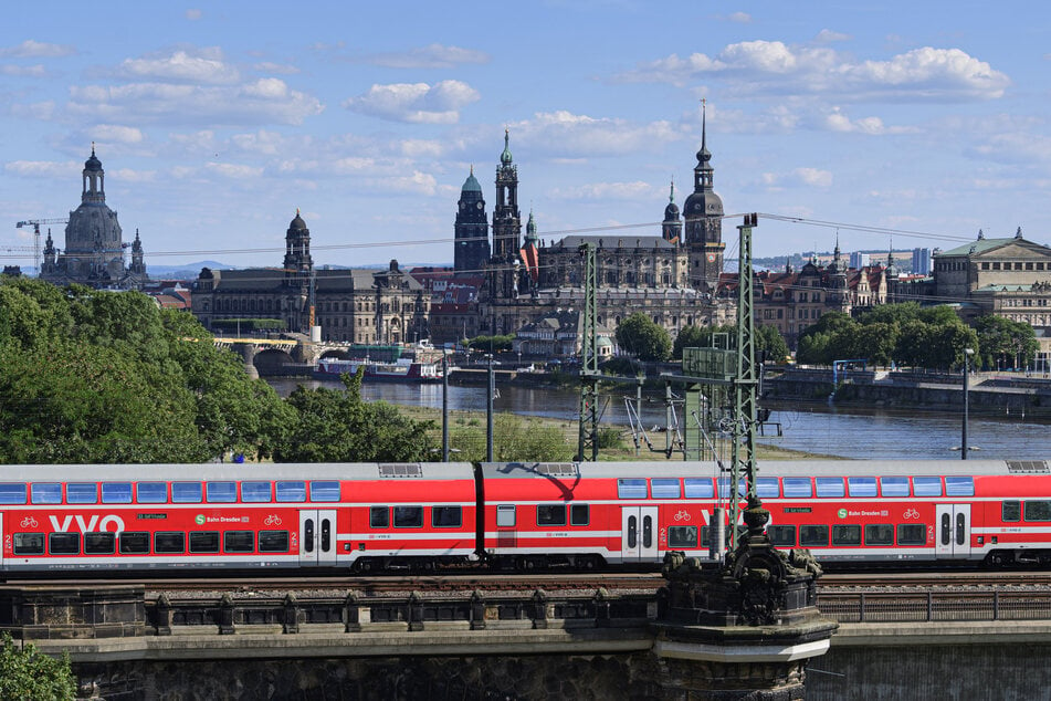 Anlässlich des Dresdner Stadtfestes verkehren im VVO zusätzliche S-Bahn-Leistungen. (Archivbild)