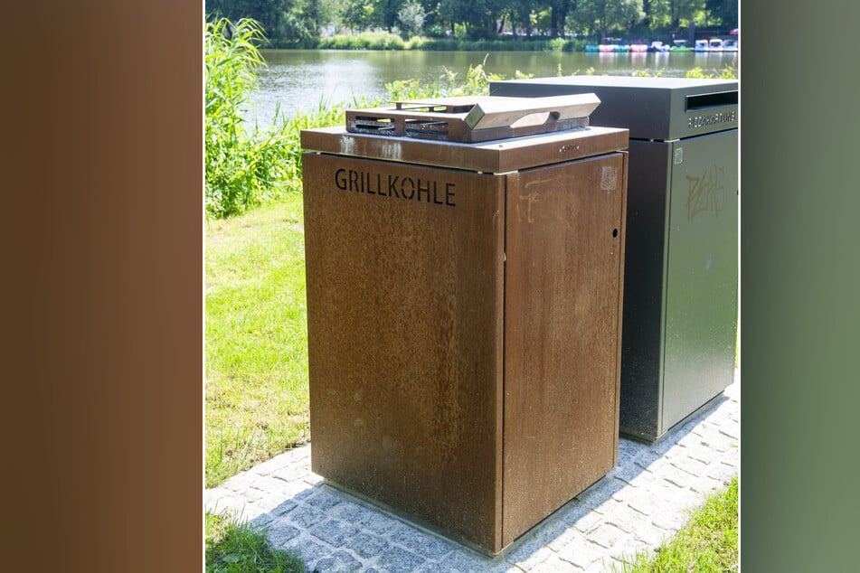 Asche-Endstation am Wasser: Die Grillkohle-Behälter sind da – nur der Rost muss bei Waldbrandgefahr kalt bleiben.