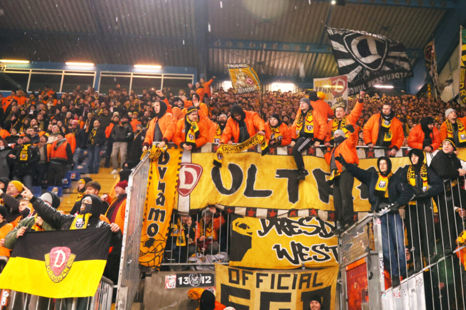 Rund 2000 Dynamo-Fans traten die Reise nach Bielefeld am Mittwoch mit an.