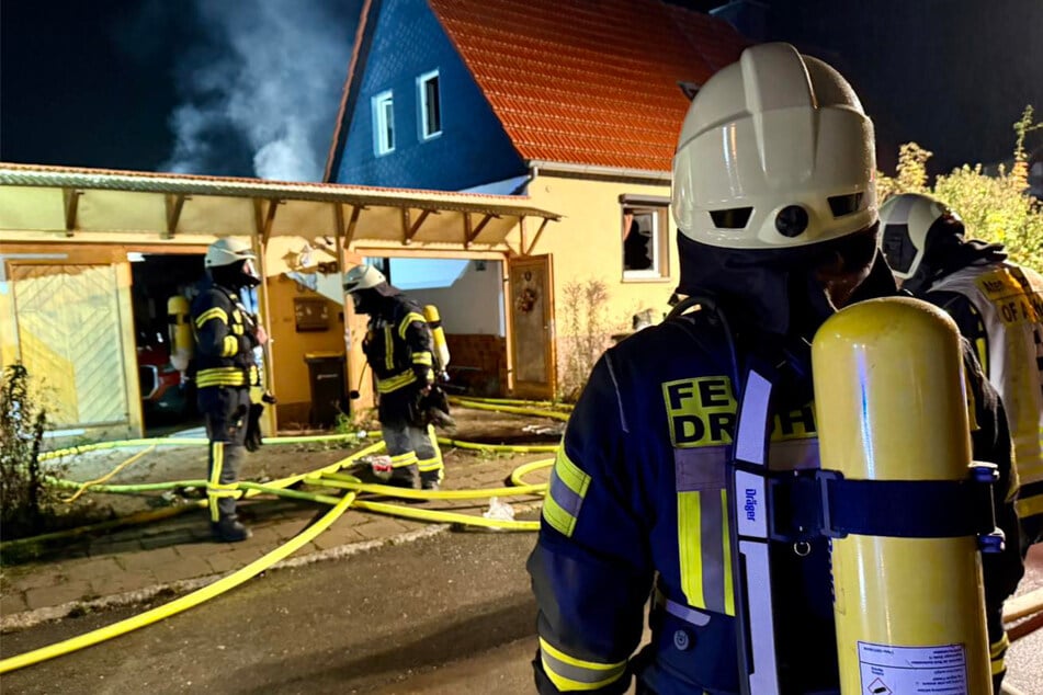 Die Feuerwehr musste sich gewaltsam Zutritt verschaffen.