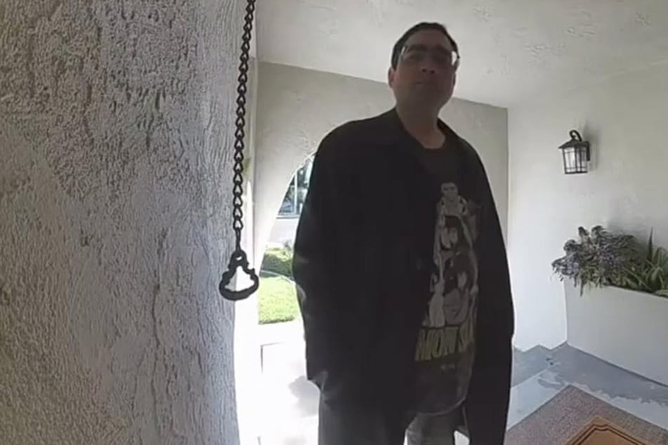 Eine Türkamera filmte die schockierenden Szenen.