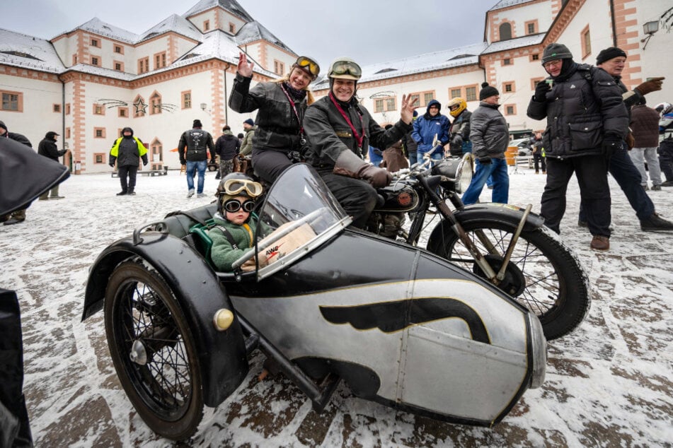 Motorrad-Freunde treffen sich auf Schloss Augustusburg. (Archivbild)