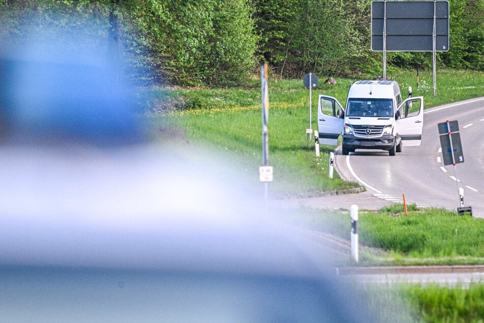 Der Bereich um den Mercedes-Sprinter wurde abgesichert.