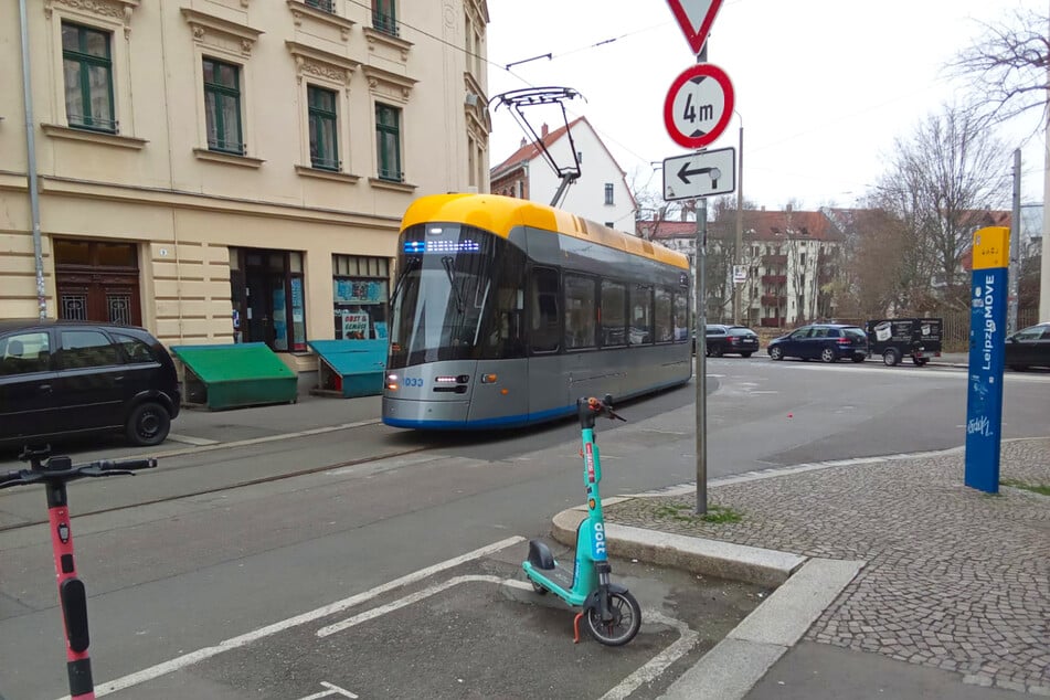 Sowohl an der Gleiskurve Papiermühlstraße/Breslauer Straße ...