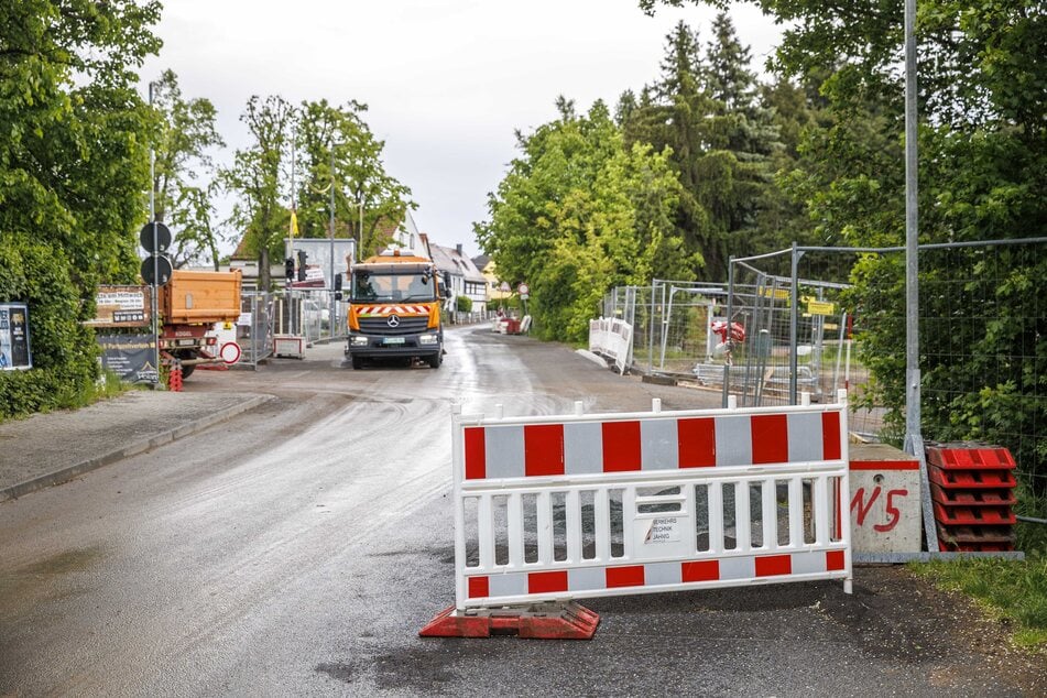 Die Sperrphase wurde zum Bau eines Durchlasses unter der Fahrbahn genutzt.