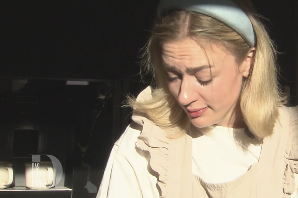 Bei den Vorbereitungen für "Das perfekte Dinner" kullern bei Kandidatin Kim (29) die Tränen.