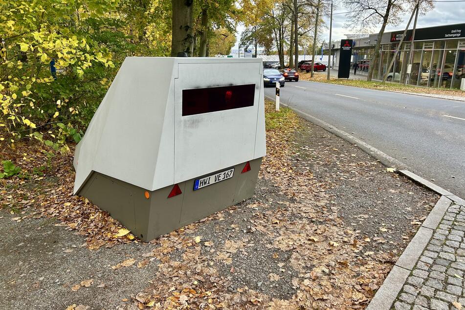 Ganz in der Nähe vom Waldspielplatz Albertpark befindet sich der neue Blitzer-Anhänger-Standort.