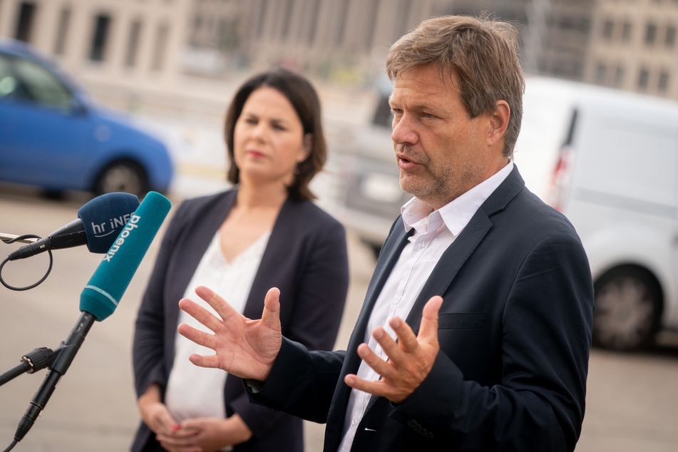 Annalena Baerbock und Robert Habeck, die beiden Bundesvorsitzenden von Bündnis 90/Die Grünen, geben zu Beginn Klausurtagung des Bundesvorstandes der Grünen ein Pressestatement für die Medienvertreter.