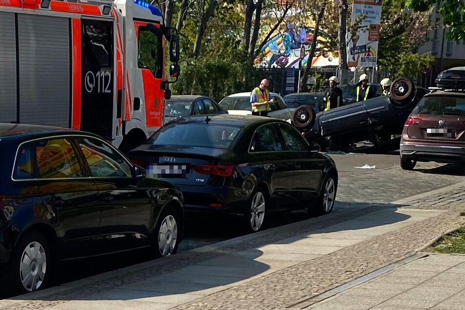 Der Crash endete für den 45-Jährigen mitten auf der Inselstraße, auf dem Dach liegend.