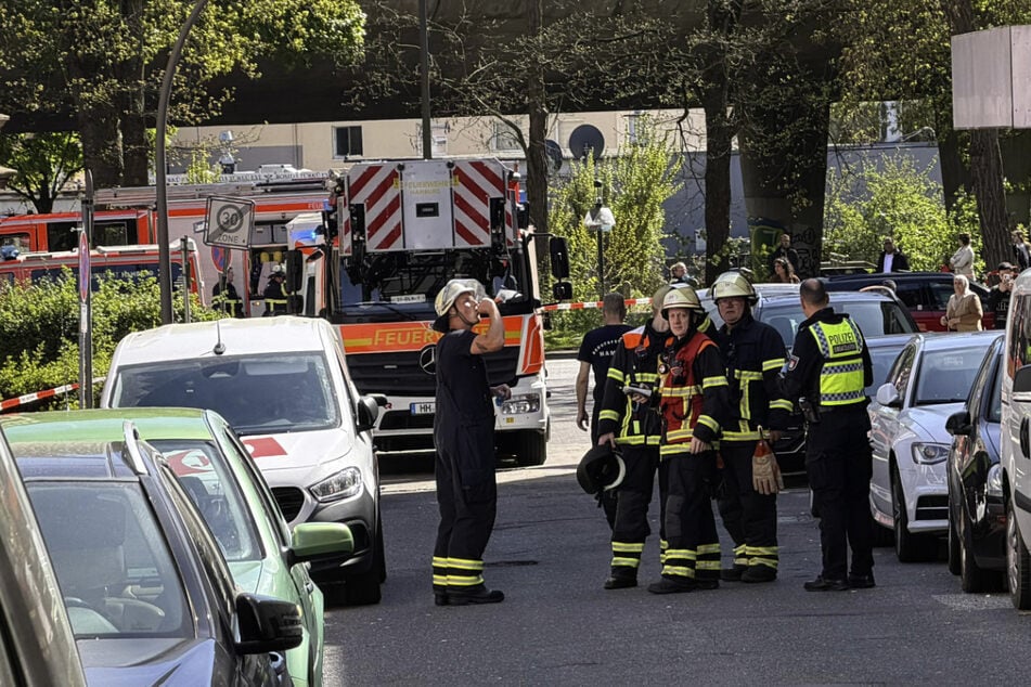 Bei einem Feuer in Hamburg-Harburg musste eine Person reanimiert werden.