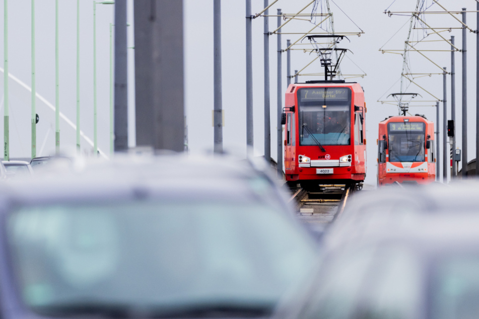 Die KVB kündigte an, dass für den Stadtbahn-Betrieb keine Fahrplanänderungen vorgesehen sind.