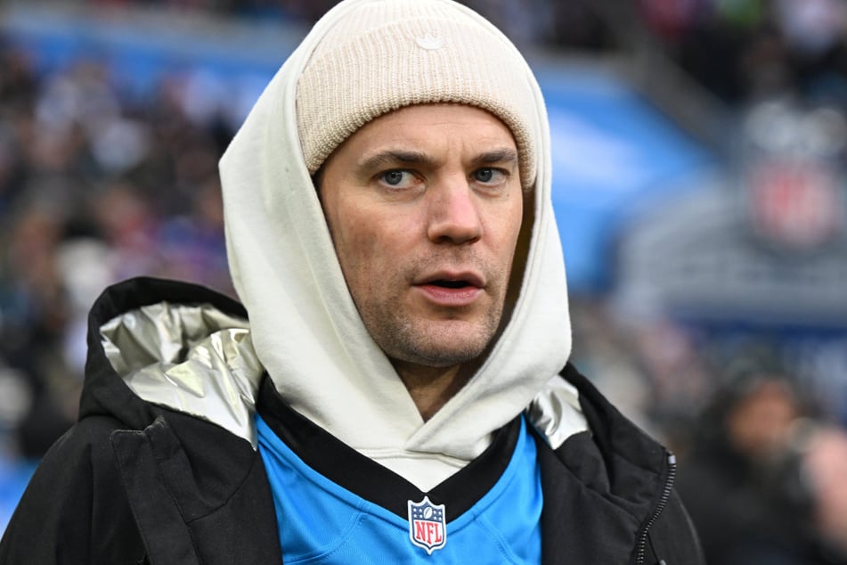 Der Pauker der Panthers: Bayern-Keeper Manuel Neuer läutete schlagkräftig das Spiel ein