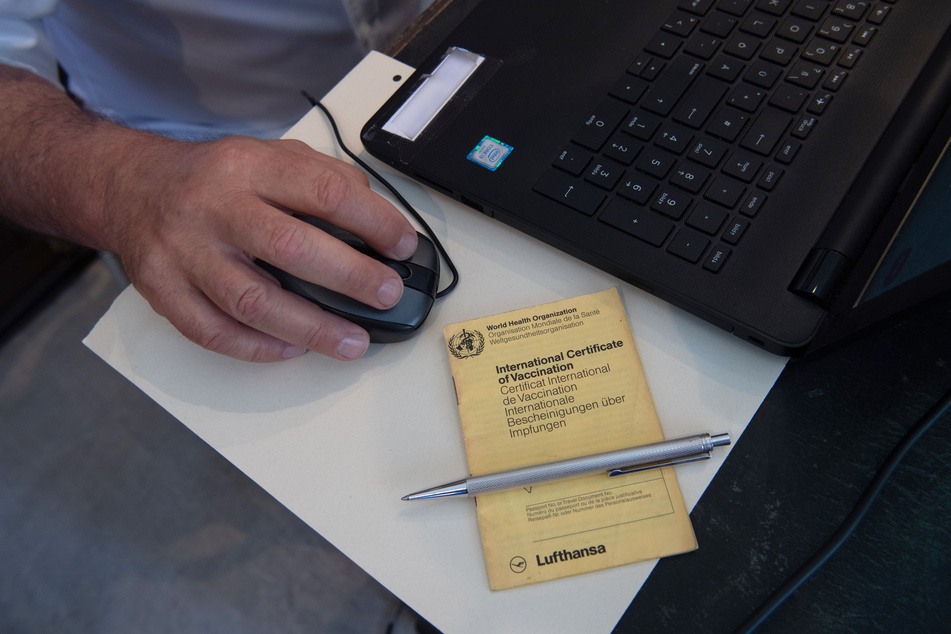 Müssen Arbeitnehmer bald ihren Impfstatus gegenüber ihrem Arbeitgeber offenbaren, sofern dieser eine Auskunft verlangt? (Symbolbild)