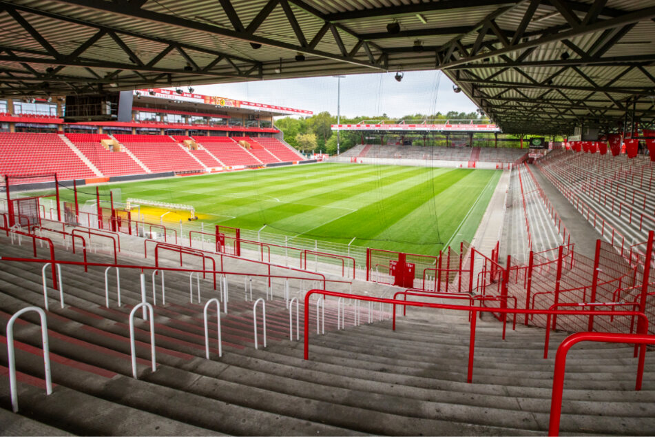 Welche der vielen neuzugänge am meisten und am besten spielen werden, lässt sich noch nicht sagen. 1. Fc Union Berlin Stadion - 1 Fc Union Will Fur Volles Stadion Alle Zuschauer Auf Coronavirus Testen Lassen Tag24