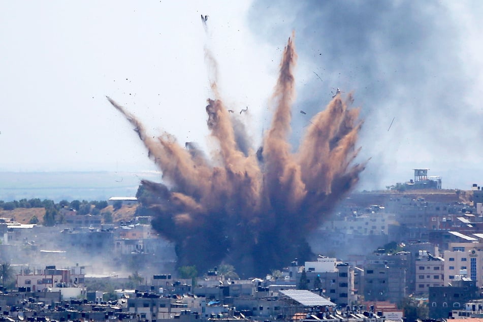 Rauch steigt auf nach einem israelischen Luftangriff. Seit dem 10. Mai beschießen militante Palästinenser Israel mit Raketen.