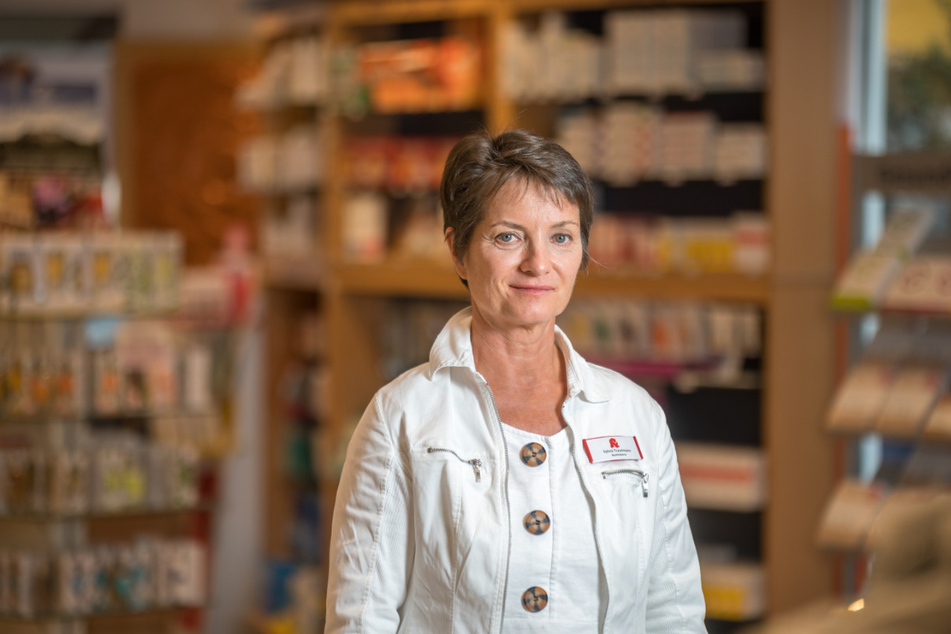 Geriet wie viele ihrer Kollegen unverschuldet in Not: Diplom-Pharmazeutin Sylvia Trautmann (55), Inhaberin der Apotheke Bühlau.