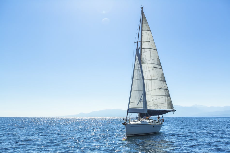 Der Mann wollte mit seiner havarierten Segel-Yacht eigentlich von Bingen nach Spanien reisen (Symbolbild).