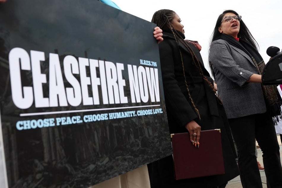 Congresswomen Rashida Tlaib (r.) and Cori Bush call for a permanent ceasefire in Gaza outside of the US Capitol in Washington DC.