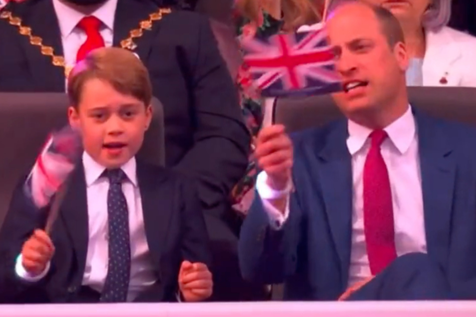 Niedlicher Hingucker: Hier singen Prinz William und Sohn George zusammen