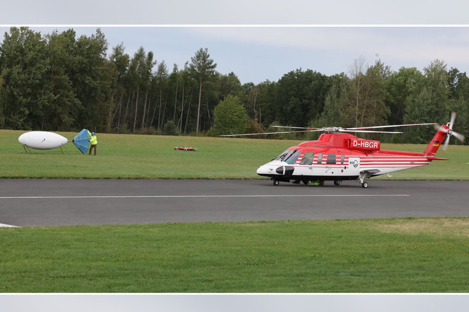 Derzeit ist ein Hubschrauber der Bundesanstalt für Geowissenschaften in Sachsen im Einsatz.