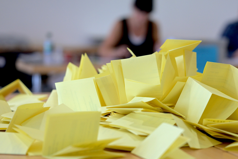 Stimmzettel in Hülle und Fülle hat es bei Dippoldiswalde nicht gegeben. Das Büro des Landeswahlleiters äußert sich. (Symbolbild)