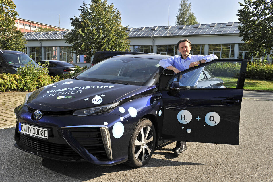 Professor Thomas von Unwerth (52) nutzt den Toyota Mirai seit Dezember 2019 als Dienstfahrzeug.