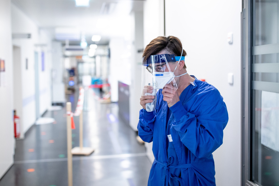 Die leitende Oberärztin der zentralen Notaufnahme des Uniklinikums, Carola Holzner, ärgert sich über die Verteilung der Corona-Impfdosen.