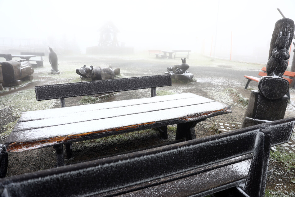 Bei knapp unter null Grad fielen die ersten Schneeflocken im Erzgebirge.