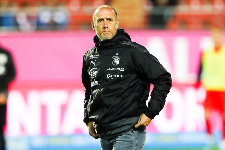 Nach sechs sieglosen Spielen ist gegen seine alte Liebe Osnabrück ein Dreier Pflicht: FSV-Coach Joe Enochs (51).