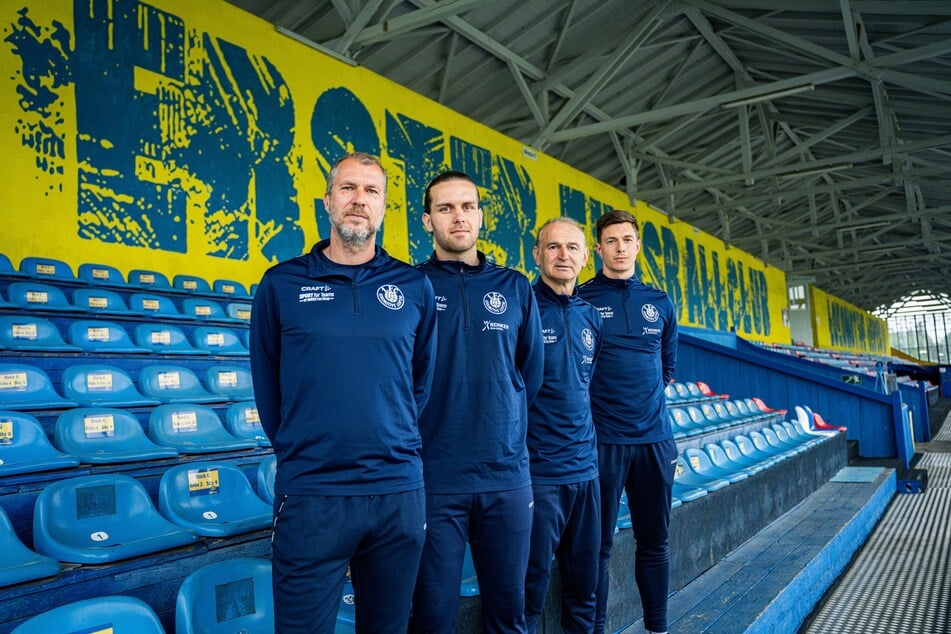 Das Trainerteam rund um Jochen Seitz (49, l.) bleibt.