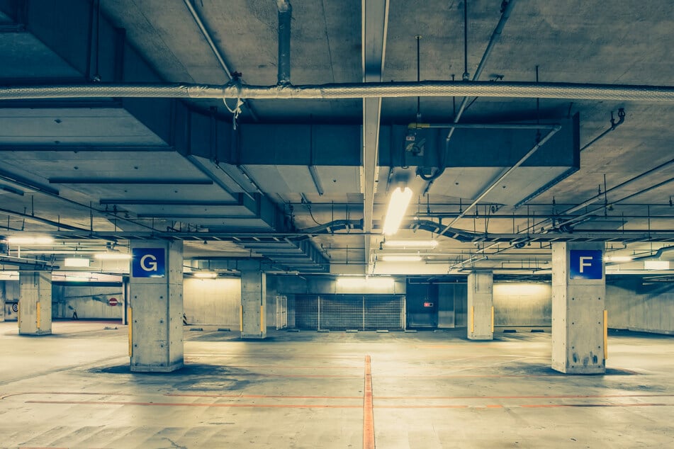 Sollen Pkw-Parkplätze jetzt Fahrrädern weichen? Neuer Sanierungsplan für Tiefgarage am Kölner Dom