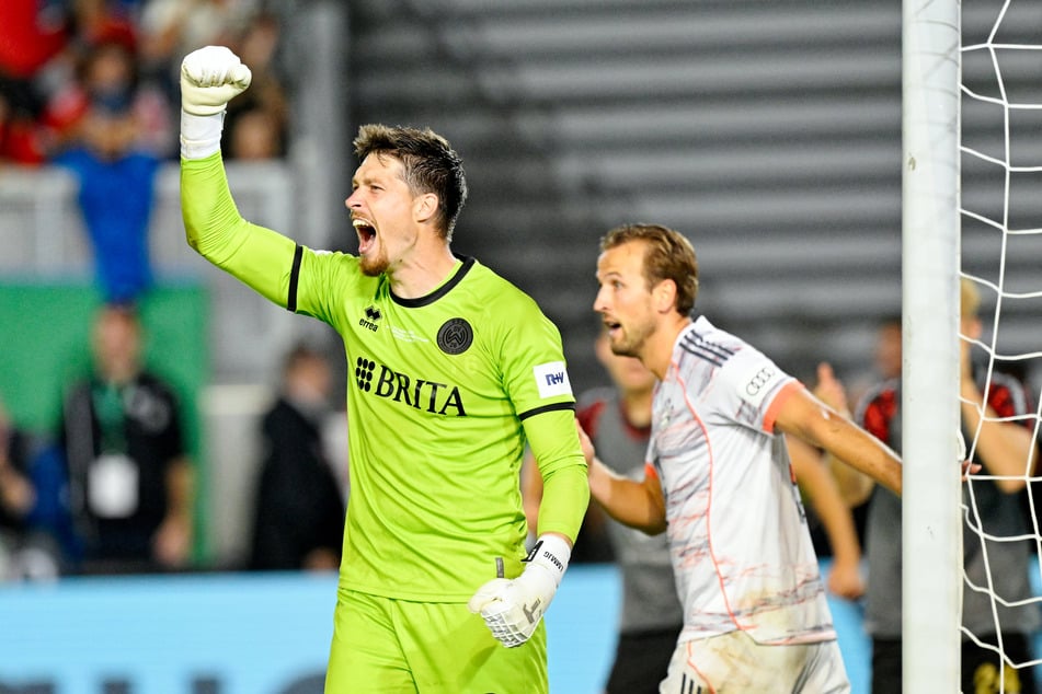 SVWW-Keeper Florian Stritzel (31, v.) zeigte eine überragende Partie gegen den FC Bayern - ein parierter Elfmeter von Harry Kane (32) inklusive.