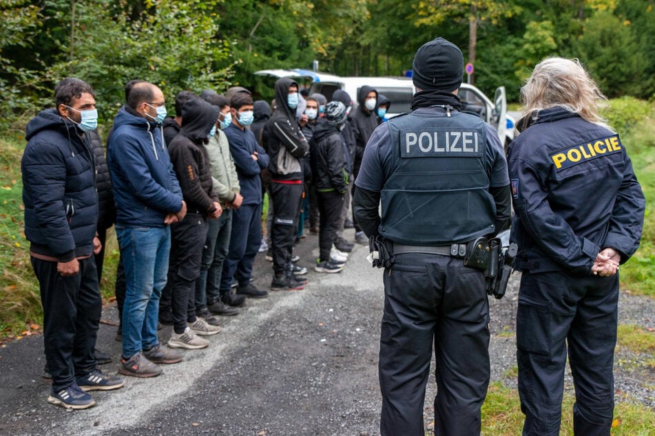 Am Montag griffen deutsche und tschechische Polizisten 50 Migranten bei Lückendorf auf.