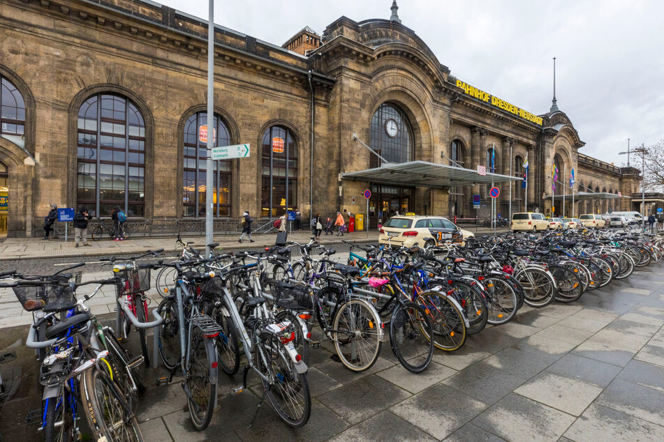 "Bike+Ride"-Stationen, wie hier am Bahnhof Neustadt, sollen in den kommenden Monaten in Dresden errichtet werden.
