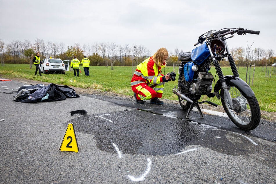 Tragischer Unfall in Sachsen: 17-jähriger Simson-Fahrer kommt ums Leben