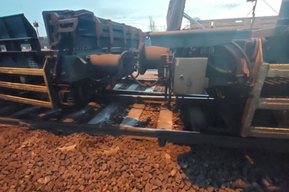 Ein entgleister Autozug behindert den Bahnverkehr nach Sylt.